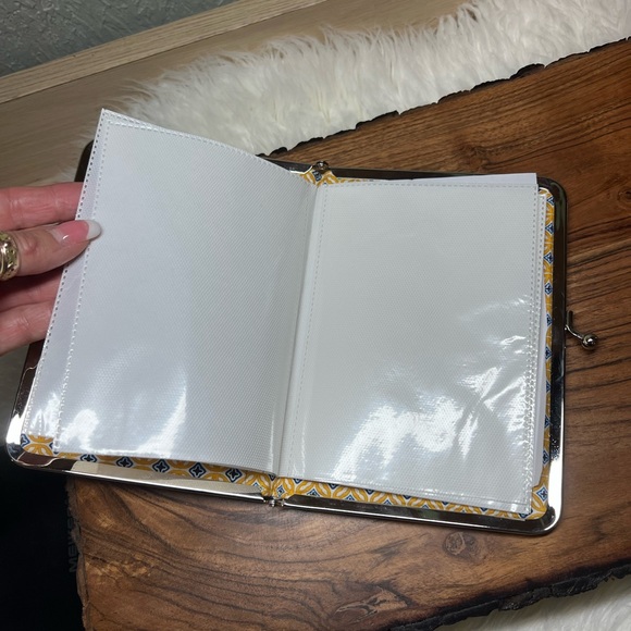 Vera Bradley Retired Riviera Blue Hugs N Kisses - Picture 9 of 17